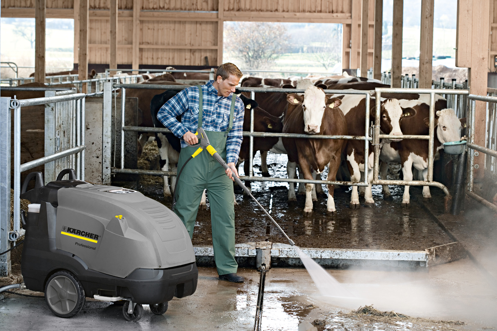 HDS 12/18 4S Hot Water High Pressure Washer - Image 3