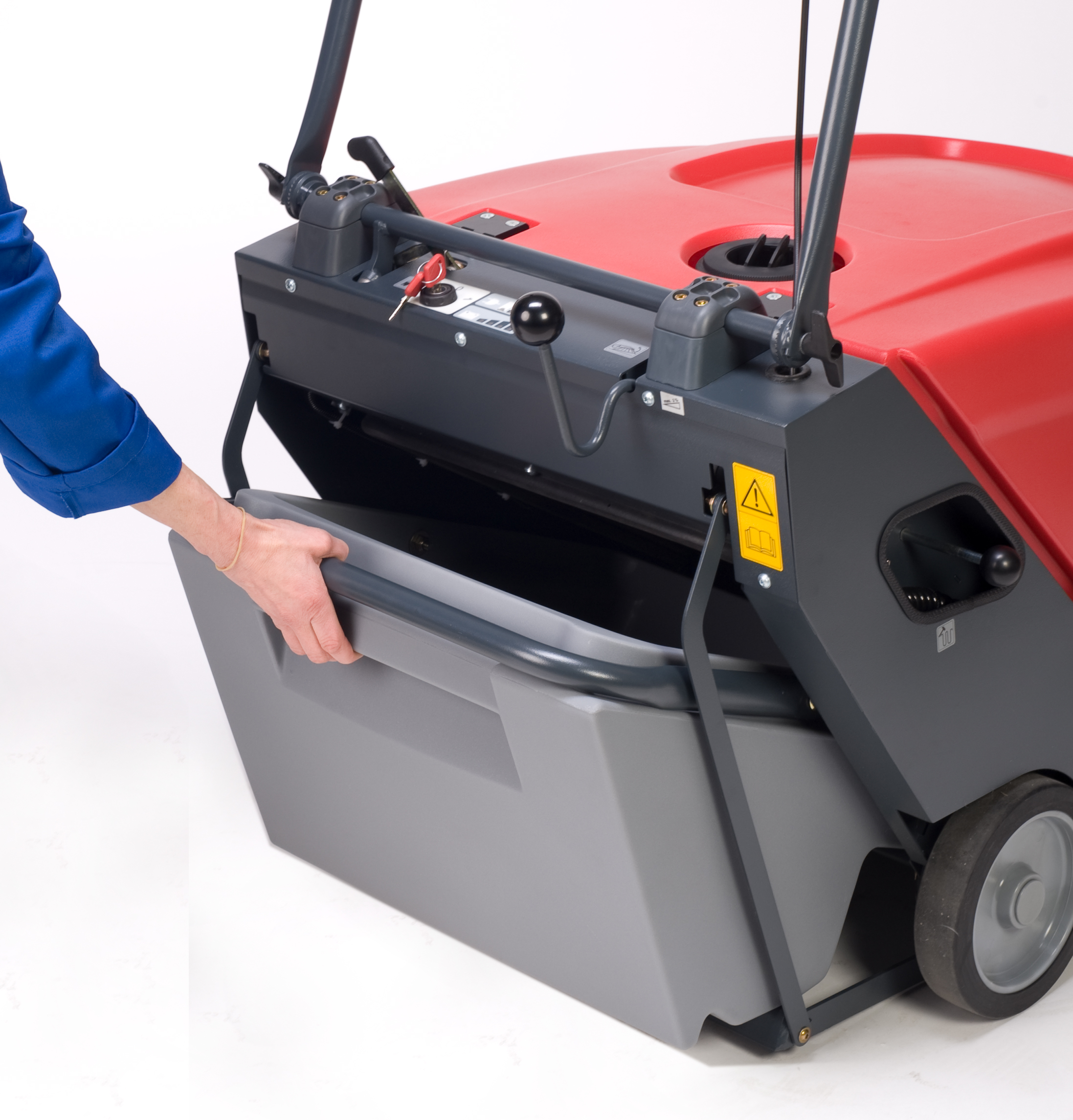KS-650-IBC Walk Behind Sweeper Battery Powered - Image 3