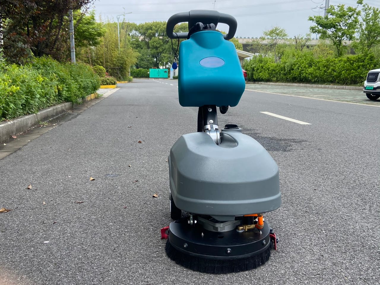 GRANDEZA M-217 Walk Behind Compact Scrubber Drier - Image 2
